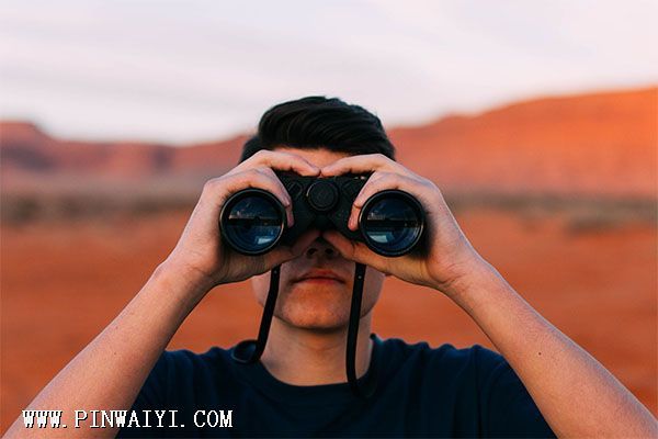 binoculars-1209011_1920.jpg