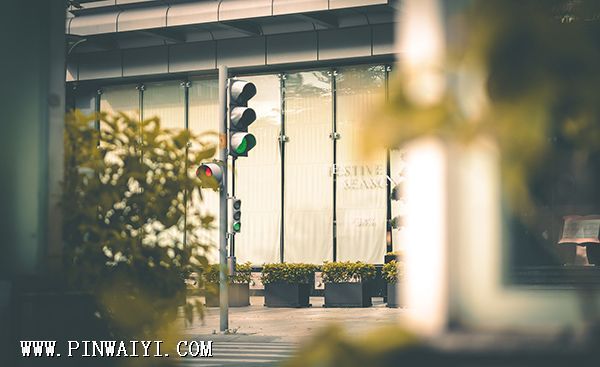 crosswalk-g37e9ed4d3_1920.jpg