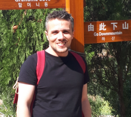 亚美尼亚本科外教的照片
