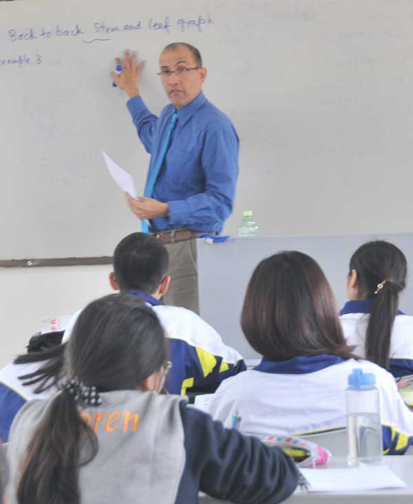 广东中加柏仁学校外教上课