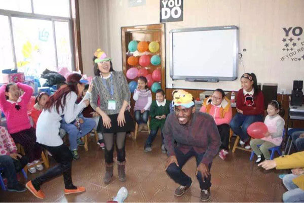 蓬莱市东方金子塔儿童潜能培训学校外教活动